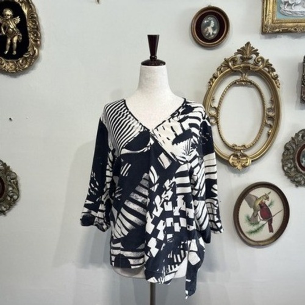 Zero + Maria Cornejo Abstract Graphic V-Neck Blouse - Size 6